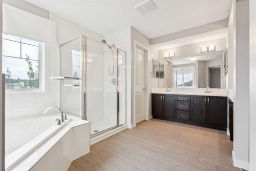 15 Sherwood Gate Nw, Calgary, AB - Indoor Photo Showing Bathroom
