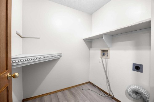 650 Sandringham Place Nw, Calgary, AB - Indoor Photo Showing Other Room