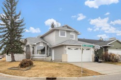 650 Sandringham Place NW Calgary, AB T3K 3V7