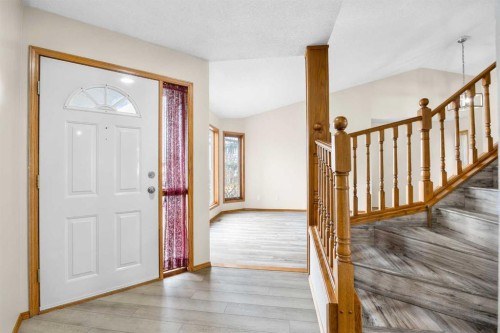 650 Sandringham Place Nw, Calgary, AB - Indoor Photo Showing Other Room