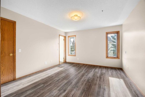 650 Sandringham Place Nw, Calgary, AB - Indoor Photo Showing Other Room