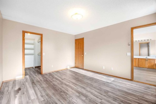650 Sandringham Place Nw, Calgary, AB - Indoor Photo Showing Other Room