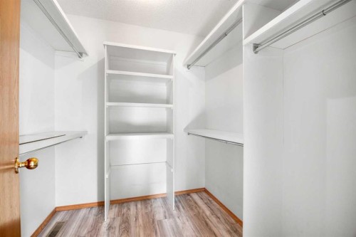 650 Sandringham Place Nw, Calgary, AB - Indoor With Storage