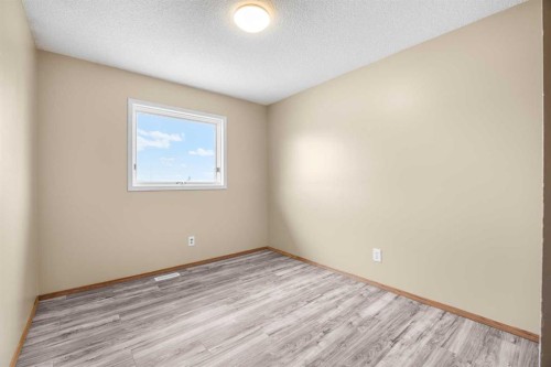 650 Sandringham Place Nw, Calgary, AB - Indoor Photo Showing Other Room