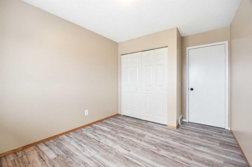650 Sandringham Place Nw, Calgary, AB - Indoor Photo Showing Other Room