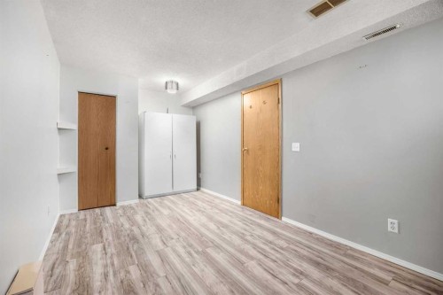 650 Sandringham Place Nw, Calgary, AB - Indoor Photo Showing Other Room