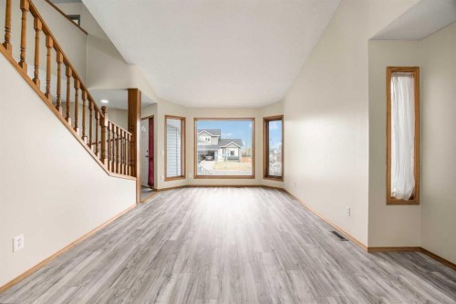 650 Sandringham Place Nw, Calgary, AB - Indoor Photo Showing Other Room