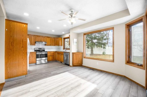650 Sandringham Place Nw, Calgary, AB - Indoor Photo Showing Kitchen