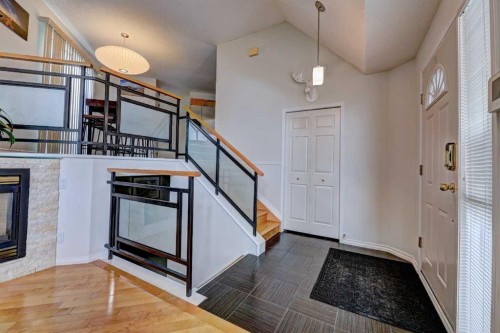 1501 3 Street Nw, Calgary, AB - Indoor Photo Showing Other Room