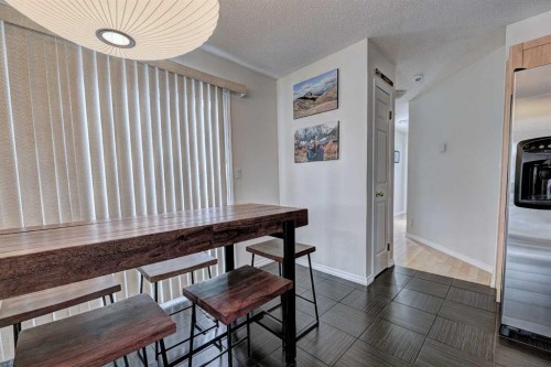 1501 3 Street Nw, Calgary, AB - Indoor