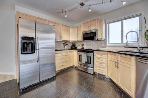 1501 3 Street Nw, Calgary, AB - Indoor Photo Showing Kitchen
