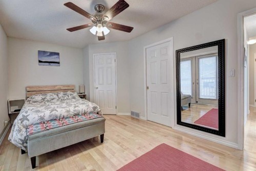 1501 3 Street Nw, Calgary, AB - Indoor Photo Showing Bedroom