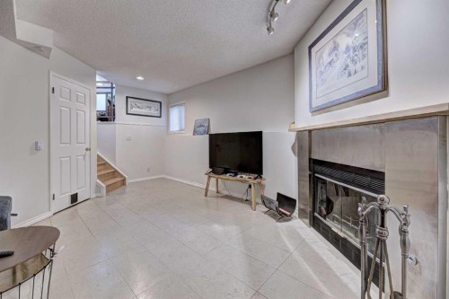 1501 3 Street Nw, Calgary, AB - Indoor With Fireplace