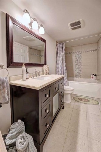 1501 3 Street Nw, Calgary, AB - Indoor Photo Showing Bathroom