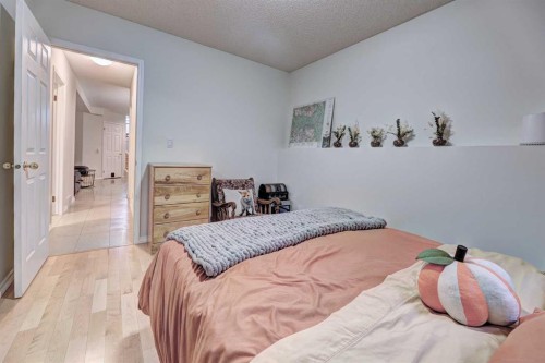 1501 3 Street Nw, Calgary, AB - Indoor Photo Showing Bedroom