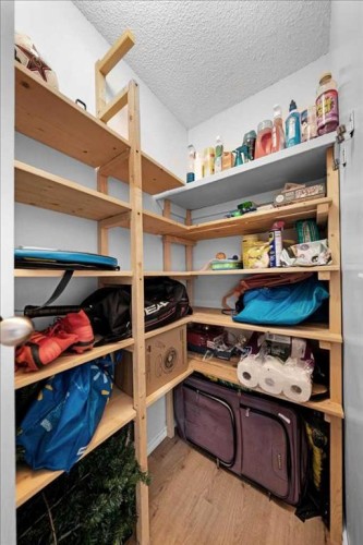 206-630 57 Avenue Sw, Calgary, AB - Indoor With Storage