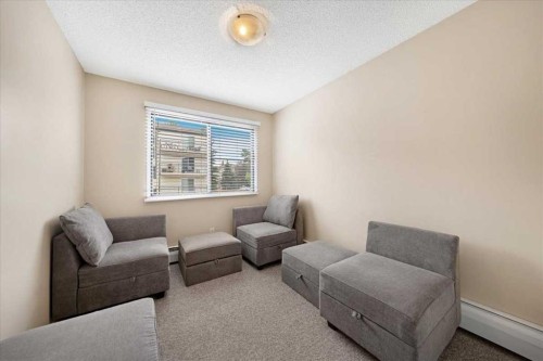 206-630 57 Avenue Sw, Calgary, AB - Indoor Photo Showing Living Room