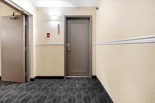 206-630 57 Avenue Sw, Calgary, AB - Indoor Photo Showing Other Room