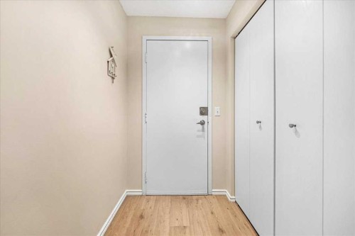 206-630 57 Avenue Sw, Calgary, AB - Indoor Photo Showing Other Room
