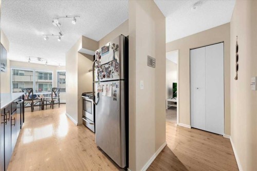 206-630 57 Avenue Sw, Calgary, AB - Indoor Photo Showing Kitchen