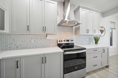 50 Bayview Circle Sw, Airdrie, AB - Indoor Photo Showing Kitchen