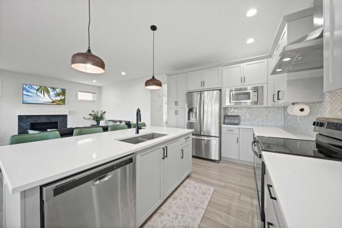 50 Bayview Circle Sw, Airdrie, AB - Indoor Photo Showing Kitchen With Double Sink With Upgraded Kitchen