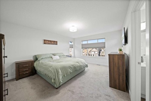 50 Bayview Circle Sw, Airdrie, AB - Indoor Photo Showing Bedroom