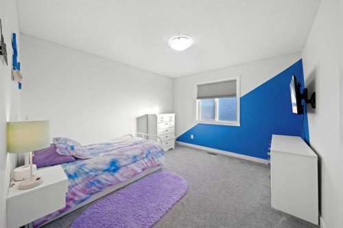 50 Bayview Circle Sw, Airdrie, AB - Indoor Photo Showing Bedroom