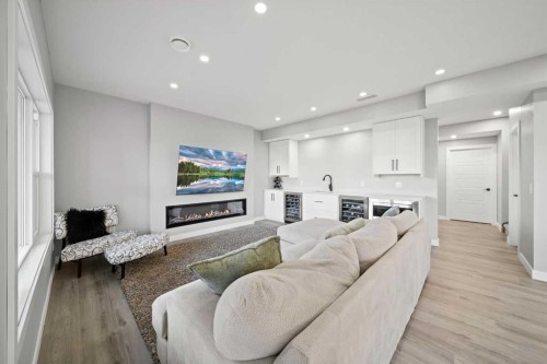 50 Bayview Circle Sw, Airdrie, AB - Indoor Photo Showing Living Room