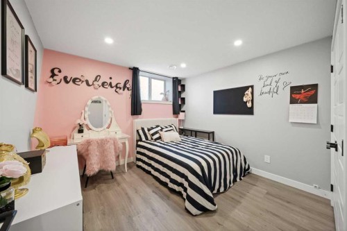50 Bayview Circle Sw, Airdrie, AB - Indoor Photo Showing Bedroom