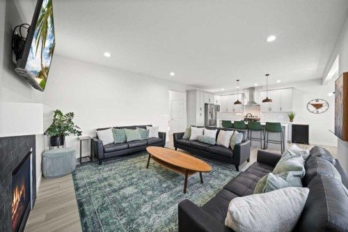 50 Bayview Circle Sw, Airdrie, AB - Indoor Photo Showing Living Room