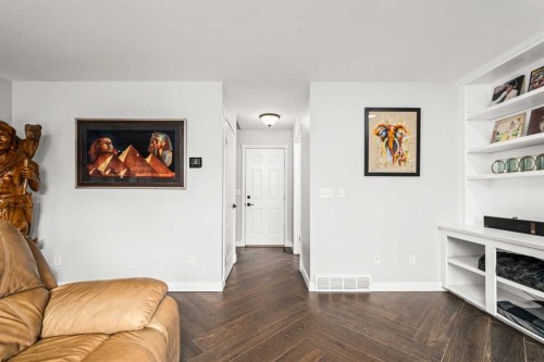 296 Lakeside Greens Crescent, Chestermere, AB - Indoor Photo Showing Living Room