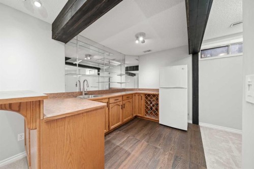 296 Lakeside Greens Crescent, Chestermere, AB - Indoor Photo Showing Kitchen