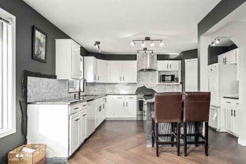 296 Lakeside Greens Crescent, Chestermere, AB - Indoor Photo Showing Kitchen With Upgraded Kitchen