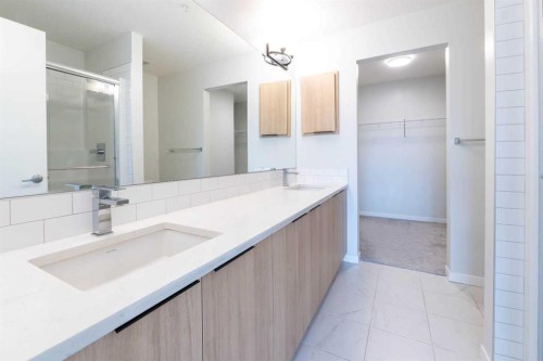 327-360 Harvest Hills Way Ne, Calgary, AB - Indoor Photo Showing Bathroom
