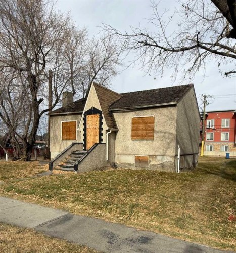 112 18 Avenue Ne, Calgary, AB - Outdoor