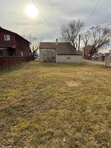 112 18 Avenue Ne, Calgary, AB - Outdoor