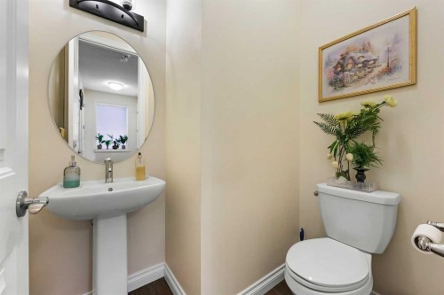 340 Lawthorn Way Se, Airdrie, AB - Indoor Photo Showing Bathroom