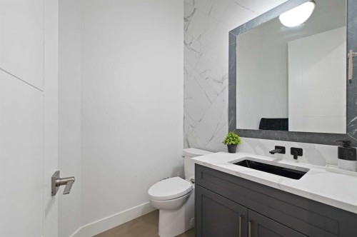 7250 Elkton Drive Sw, Calgary, AB - Indoor Photo Showing Bathroom