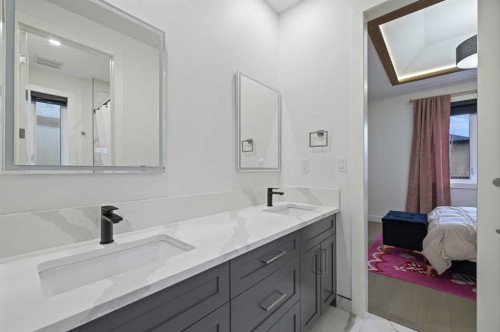 7250 Elkton Drive Sw, Calgary, AB - Indoor Photo Showing Bathroom