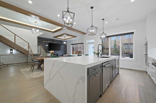 7250 Elkton Drive Sw, Calgary, AB - Indoor Photo Showing Kitchen With Upgraded Kitchen