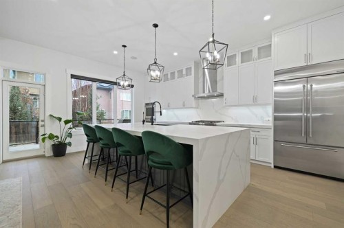 7250 Elkton Drive Sw, Calgary, AB - Indoor Photo Showing Kitchen With Upgraded Kitchen