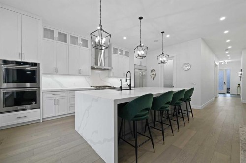 7250 Elkton Drive Sw, Calgary, AB - Indoor Photo Showing Kitchen With Upgraded Kitchen