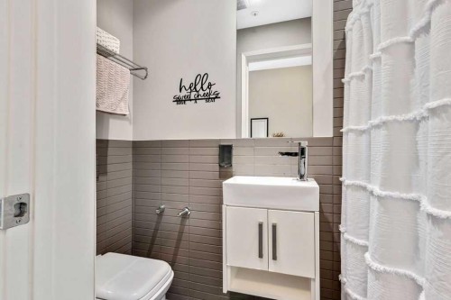 116-515 4 Avenue Ne, Calgary, AB - Indoor Photo Showing Bathroom