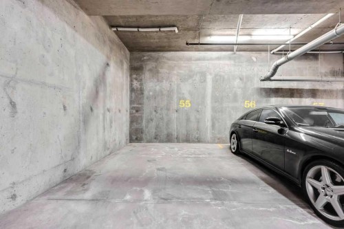 116-515 4 Avenue Ne, Calgary, AB - Indoor Photo Showing Garage