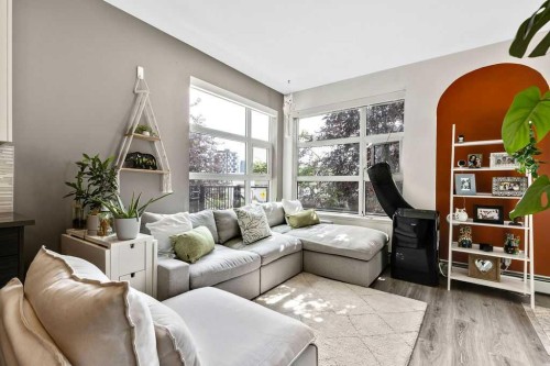 116-515 4 Avenue Ne, Calgary, AB - Indoor Photo Showing Living Room