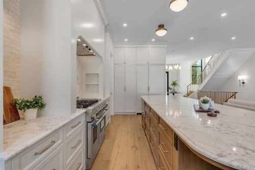 1936 31 Avenue Sw, Calgary, AB - Indoor Photo Showing Kitchen With Upgraded Kitchen