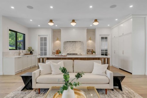 1936 31 Avenue Sw, Calgary, AB - Indoor Photo Showing Living Room