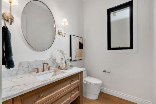 1936 31 Avenue Sw, Calgary, AB - Indoor Photo Showing Bathroom