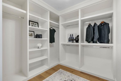 1936 31 Avenue Sw, Calgary, AB - Indoor With Storage